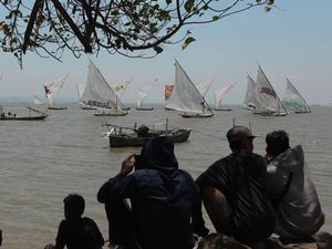 Melihat Serunya Lomba Perahu Layar Tradisional di Surabaya Melihat Serunya Lomba Perahu Layar Tradisional di Surabaya