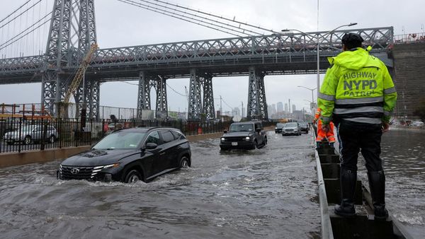 Penampakan Banjir di New York Akibat Curah Hujan Tinggi