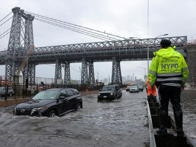 Penampakan Banjir di New York Akibat Curah Hujan Tinggi