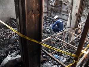 Polisi Olah TKP Lokasi Kebakaran Pasar Leuwiliang Bogor Polisi Olah TKP Lokasi Kebakaran Pasar Leuwiliang Bogor