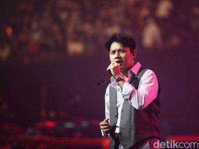 Rony Parulian Tampil, Penonton Nyanyi Bareng