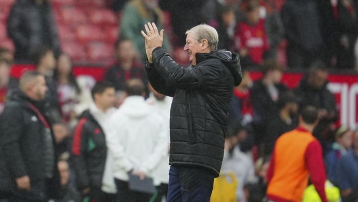 Crystal Palaces head coach Roy Hodgson celebrates after defeating 1-0 Manchester United during the English Premier League soccer match at the Old Trafford stadium stadium in Manchester, England, Saturday, Sept. 30, 2023. (AP Photo/Jon Super)