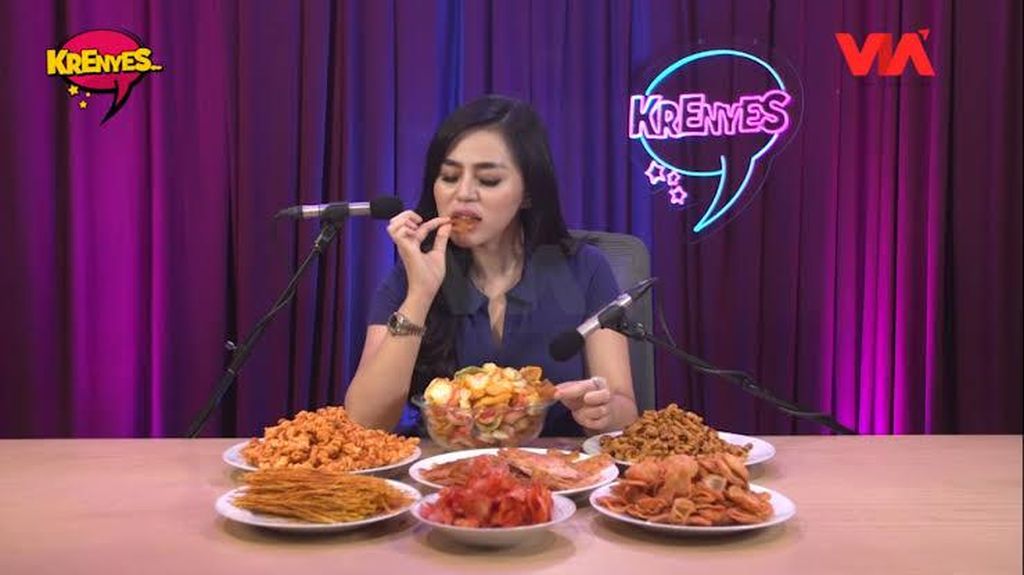 Hobi Mukbang! Selebgram Safa Marwah Lahap Bakso hingga Kerupuk Hobi Mukbang! Selebgram Safa Marwah Lahap Bakso hingga Kerupuk