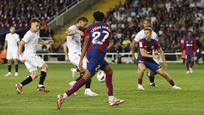 Soccer Football - LaLiga - FC Barcelona v Sevilla - Estadi Olimpic Lluis Companys, Barcelona, Spain - September 29, 2023 Sevillas Sergio Ramos scores an own goal and FC Barcelonas first REUTERS/Albert Gea