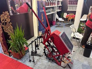 Traktor Tenaga Surya Multifungsi-Drone Sprayer Dipamerkan di Rekernas PDIP