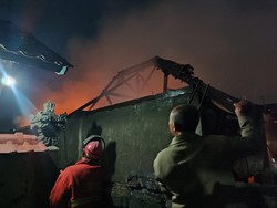 Rumah Gaya Bali Ludes Terbakar, Diduga karena Dupa