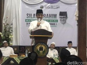 Anies Safari Politik ke Ponpes Mbah Moen di Rembang Anies Safari Politik ke Ponpes Mbah Moen di Rembang