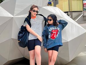 7 Foto Ayu Ting Ting Liburan ke Korea, Gayanya Bak Kakak-Adik Dengan Anak