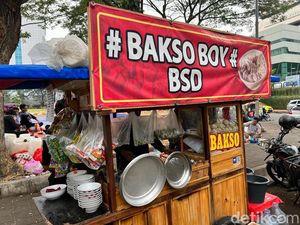 Bakso Gerobakan Viral di BSD Ini Habiskan 45 kg Daging Sehari Bakso Gerobakan Viral di BSD Ini Habiskan 45 kg Daging Sehari