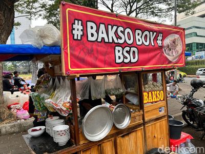 Bakso Gerobakan Viral di BSD Ini Habiskan 45 kg Daging Sehari