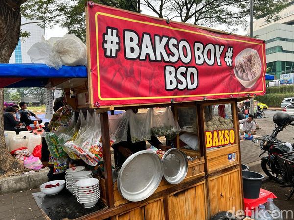 Bakso Gerobakan Viral di BSD Ini Habiskan 45 kg Daging Sehari