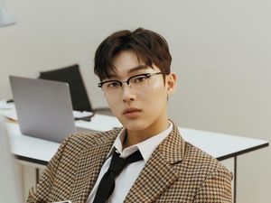 Viral Choi Hyun Wook Tak Sengaja Ekspos Tubuh Telanjang Saat Pamer Mainan