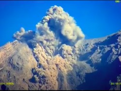 Detik-detik Gunung Semeru Keluarkan Letusan Setinggi 1.500 Meter