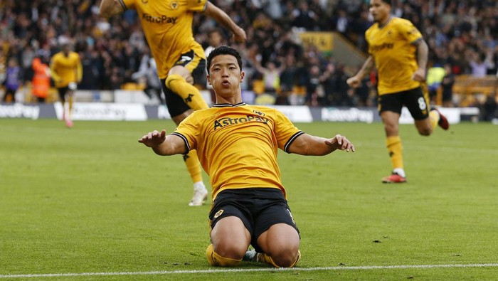 Soccer Football - Premier League - Wolverhampton Wanderers v Manchester City - Molineux Stadium, Wolverhampton, Britain - September 30, 2023 Wolverhampton Wanderers Hwang Hee-chan celebrates scoring their second goal Action Images via Reuters/Ed Sykes NO USE WITH UNAUTHORIZED AUDIO, VIDEO, DATA, FIXTURE LISTS, CLUB/LEAGUE LOGOS OR LIVE SERVICES. ONLINE IN-MATCH USE LIMITED TO 45 IMAGES, NO VIDEO EMULATION. NO USE IN BETTING, GAMES OR SINGLE CLUB/LEAGUE/PLAYER PUBLICATIONS.