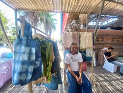 Pakai Pewarna Alami Daun, Kain Produksi Warga Sembiran Tembus ke 5 Benua