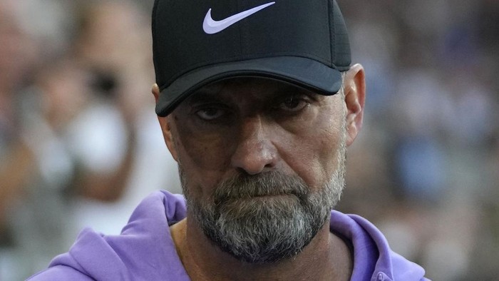 Liverpools manager Jurgen Klopp arrives for the Europa League group E soccer match between Linzer ASK and FC Liverpool in Linz, Austria, Thursday, Sept. 21, 2023. (AP Photo/Matthias Schrader)