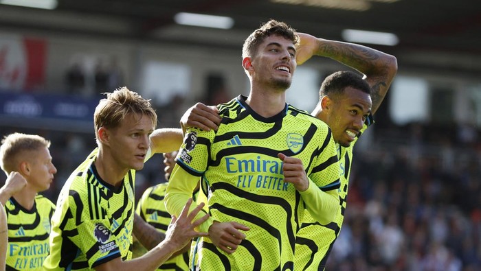 Soccer Football - Premier League - AFC Bournemouth v Arsenal - Vitality Stadium, Bournemouth, Britain - September 30, 2023 Arsenals Kai Havertz celebrates scoring their third goal with Gabriel and Martin Odegaard Action Images via Reuters/John Sibley NO USE WITH UNAUTHORIZED AUDIO, VIDEO, DATA, FIXTURE LISTS, CLUB/LEAGUE LOGOS OR LIVE SERVICES. ONLINE IN-MATCH USE LIMITED TO 45 IMAGES, NO VIDEO EMULATION. NO USE IN BETTING, GAMES OR SINGLE CLUB/LEAGUE/PLAYER PUBLICATIONS.