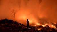 TPA Sumompo Manado Terbakar