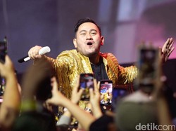 Backstage Nassar Nyaman dan Banyak Makanan, Modal Sendiri