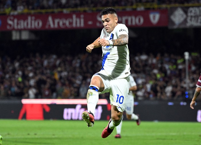 Soccer Football - Serie A - Salernitana v Inter Milan - Stadio Arechi, Salerno, Italy - September 30, 2023 Inter Milans Lautaro Martinez celebrates scoring their second goal REUTERS/Alberto Lingria