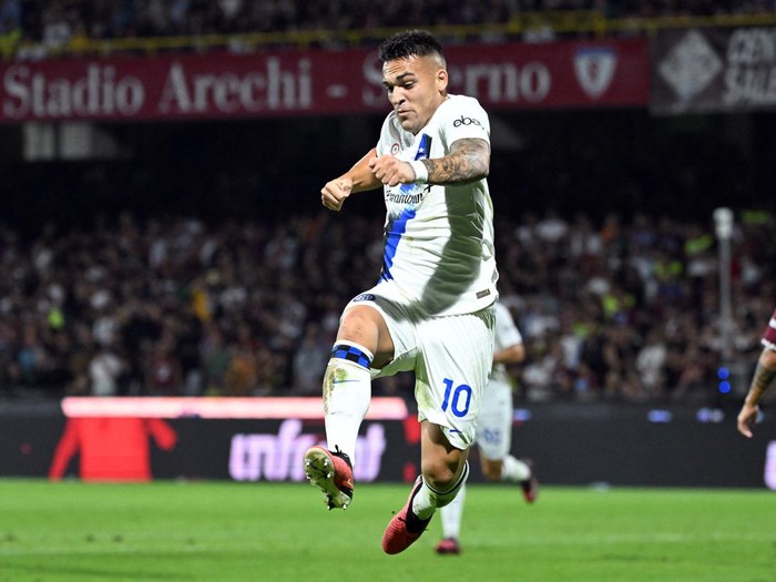 Soccer Football - Serie A - Salernitana v Inter Milan - Stadio Arechi, Salerno, Italy - September 30, 2023 Inter Milans Lautaro Martinez celebrates scoring their second goal REUTERS/Alberto Lingria