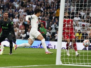 10 Pemain Liverpool Tahan Tottenham 1-1 di Babak I