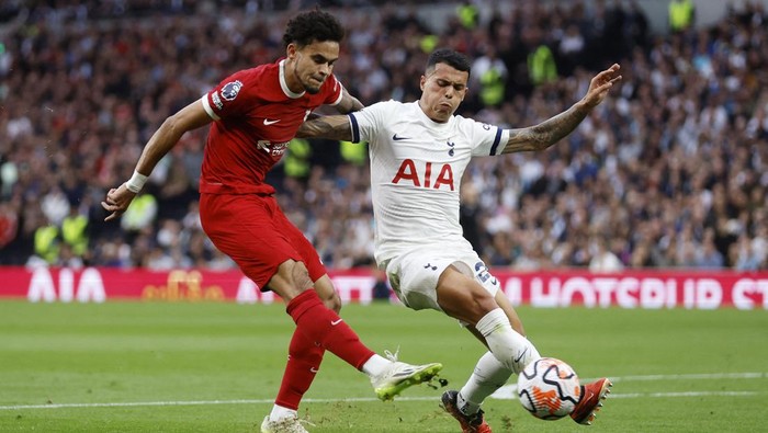 Soccer Football - Premier League - Tottenham Hotspur v Liverpool - Tottenham Hotspur Stadium, London, Britain - September 30, 2023 Liverpools Luis Diaz scores a goal that is later disallowed Action Images via Reuters/Peter Cziborra NO USE WITH UNAUTHORIZED AUDIO, VIDEO, DATA, FIXTURE LISTS, CLUB/LEAGUE LOGOS OR LIVE SERVICES. ONLINE IN-MATCH USE LIMITED TO 45 IMAGES, NO VIDEO EMULATION. NO USE IN BETTING, GAMES OR SINGLE CLUB/LEAGUE/PLAYER PUBLICATIONS.