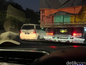 Macet Imbas Proyek Pelebaran Jalan, Klakah-Leces Ditempuh 2 Jam