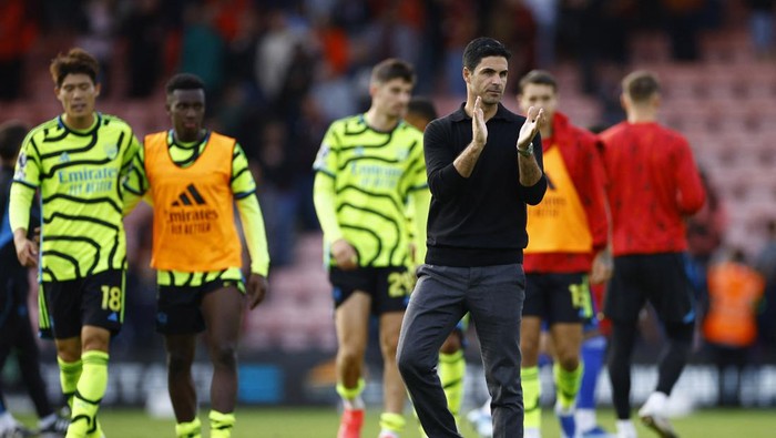 Soccer Football - Premier League - AFC Bournemouth v Arsenal - Vitality Stadium, Bournemouth, Britain - September 30, 2023 Arsenal manager Mikel Arteta celebrates after the match Action Images via Reuters/John Sibley NO USE WITH UNAUTHORIZED AUDIO, VIDEO, DATA, FIXTURE LISTS, CLUB/LEAGUE LOGOS OR LIVE SERVICES. ONLINE IN-MATCH USE LIMITED TO 45 IMAGES, NO VIDEO EMULATION. NO USE IN BETTING, GAMES OR SINGLE CLUB/LEAGUE/PLAYER PUBLICATIONS.