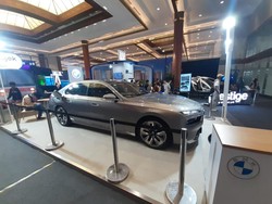 Intip Mobil Listrik Mewah BMW Rp 3,2 Miliar di Hub Space X KAI Expo 2023