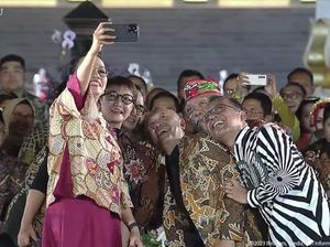 Para Menteri Tampil di Istana Berbatik, Sri Mulyani-Pak Bas Selfie di Catwalk
