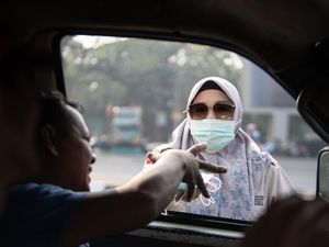 Cegah ISPA Akibat Kabut Asap, 3,7 Juta Masker Disebar di Palembang