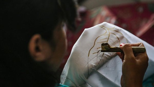 Melihat Produksi Batik di Jakarta