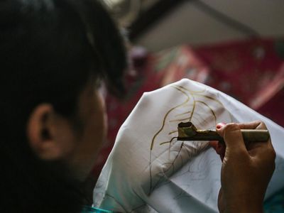 Melihat Produksi Batik di Jakarta