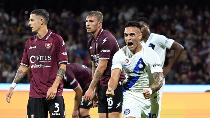 Soccer Football - Serie A - Salernitana v Inter Milan - Stadio Arechi, Salerno, Italy - September 30, 2023 Inter Milans Lautaro Martinez celebrates scoring their second goal REUTERS/Alberto Lingria