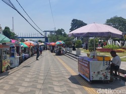 Warga Keluhkan PKL Mangkal di Pedestrian Alun-alun Kota Bogor