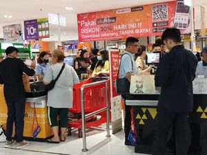 Jelang Transmart Full Day Sale Berakhir, Pengunjung Serbu AC-Sepeda Listrik