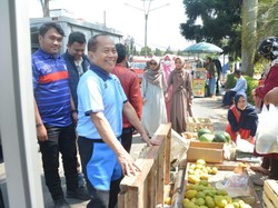 Momen Syarief Hasan Dialog-Borong Dagangan Pedagang Kecil di Cianjur