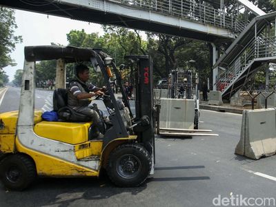 Ada Demo Buruh, Jalan Medan Merdeka Barat Arah Istana Ditutup