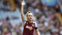 Penyerang 24 tahun asal Swiss itu menjadi pusat perhatian lantaran jersey wet look yang dipergunakan Aston Villa musim ini. Foto: Action Images via Reuters/ED SYKES
