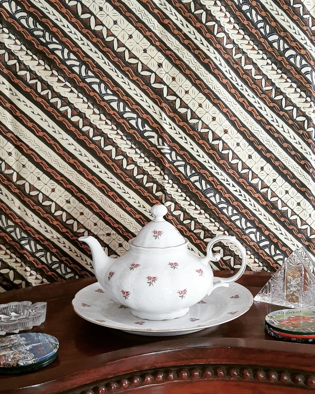 Batik Tulis Halus Cirebon/ Foto: instagram.com/roemaharchipelago Batik Tulis Halus Cirebon motif dlorong seling