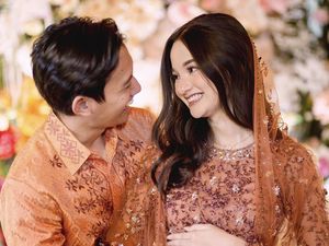 8 Momen Pengajian & Gender Reveal Istri Belva Devara, Baby Bump Mulai Tampak 8 Momen Pengajian & Gender Reveal Istri Belva Devara, Baby Bump Mulai Tampak