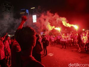 Bertahan hingga Malam, Aliansi Buruh Akhirnya Membubarkan Diri Bertahan hingga Malam, Aliansi Buruh Akhirnya Membubarkan Diri