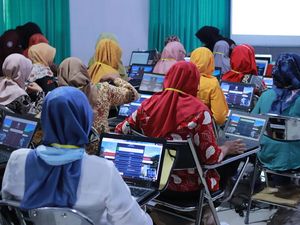 FEB UGM Ajak Guru-guru di Lampung Menteknologikan Akuntansi