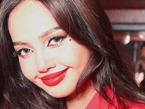 7 Gaya Lisa BLACKPINK Jadi Penari Seksi di Paris, Tuai Perdebatan Netizen