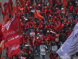 Buruh Tuntut Kenaikan UMP 15%, Ancam Mogok Nasional