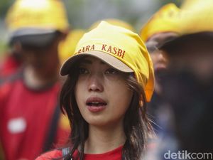 Gelombang Massa Buruh Terus Datangi Patung Kuda