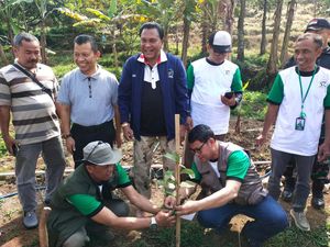 Gerakan Menanam Sejuta Pohon di Pamijahan Bogor