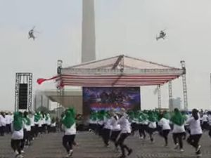 Jet Tempur Menari di Langit Jakarta Jelang Perayaan HUT Ke-78 TNI Jet Tempur Menari di Langit Jakarta Jelang Perayaan HUT Ke-78 TNI