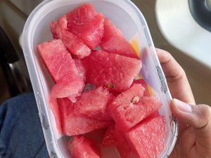 Sekotak Semangka yang Buat Netizen Terharu